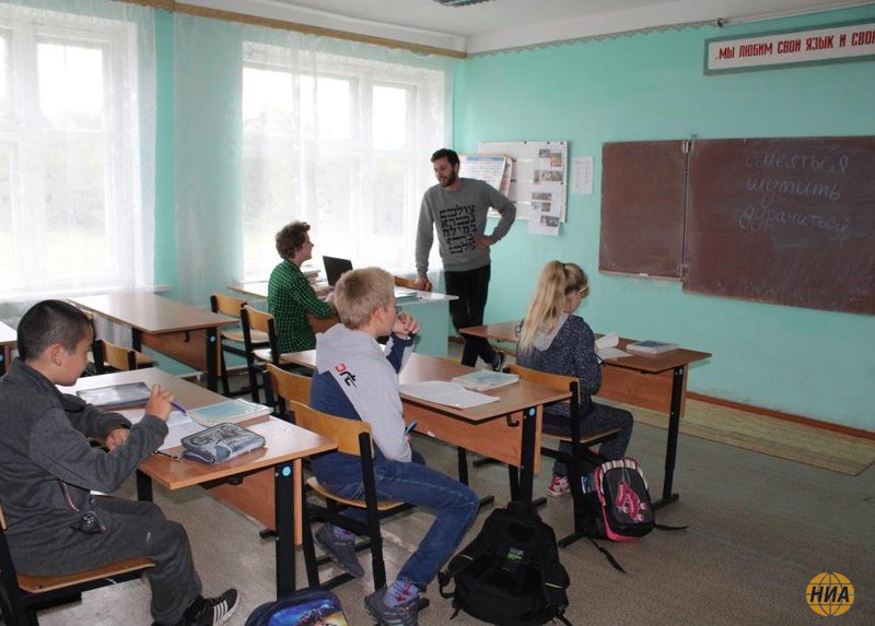 Выпускник СПбГУ, стал обычным сельским учителем, решив посвятить себя обучению детей из глубинки.